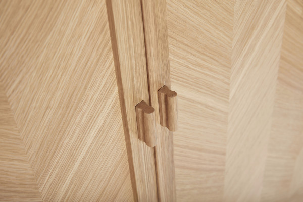 Hübsch Interior Kleiderschrank Herringbone, Natur, Eiche Detail.
